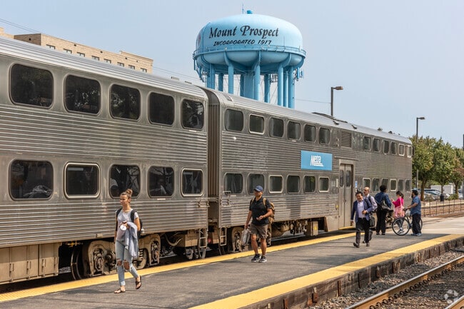 Mount Prospect Metra provides an easy commute to and from the Chicago Loop.