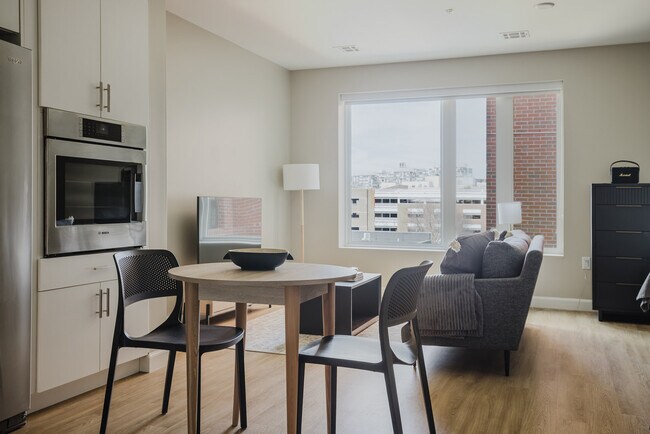 21 Charles St unit FL6-ID919, Cambridge, MA 02141 - photo 6