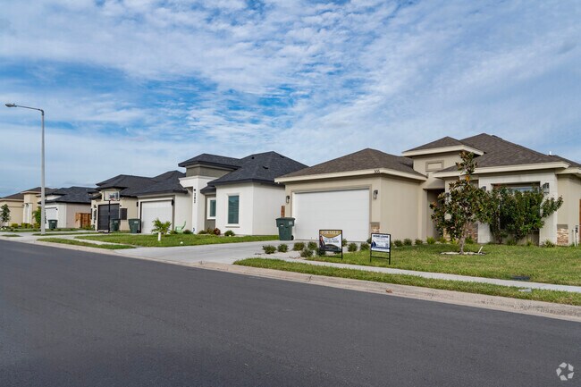 Multiple variety of modern style homes can be found in San Juan.