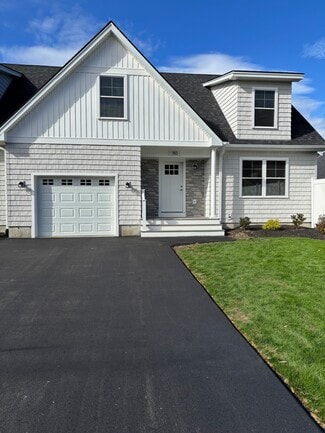 102 Sycamore Ln, Kennebunk, ME 04043