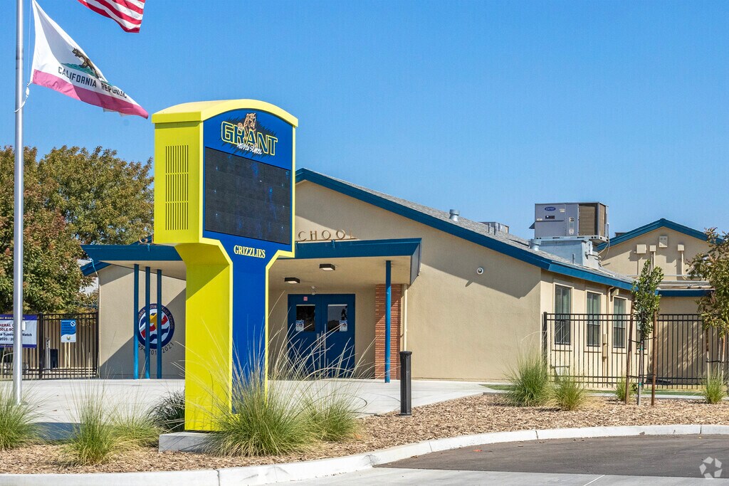 General Grant Middle School serves grades 6-8 in Reedley.