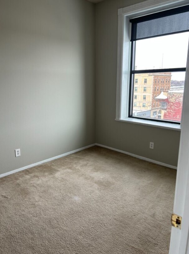 Block V, Grand Forks, ND 58203 - photo 5