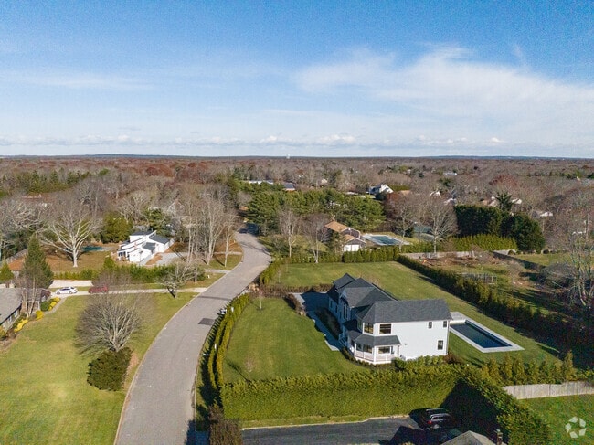 Remsenburg-Speonk has large property lots.