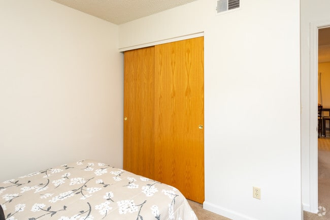 2BR, 1BA - 810 SF - Bedroom