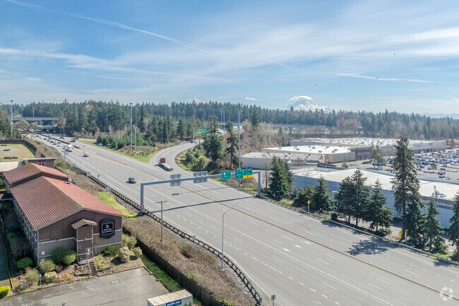 The Pacific Highway is conveniently  located for commuters in Kitts Corner Washington.