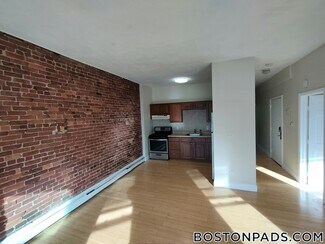 338 Warren St Unit 3, Boston, MA 02119