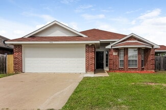 900 Springfield Dr, Cedar Hill, TX 75104
