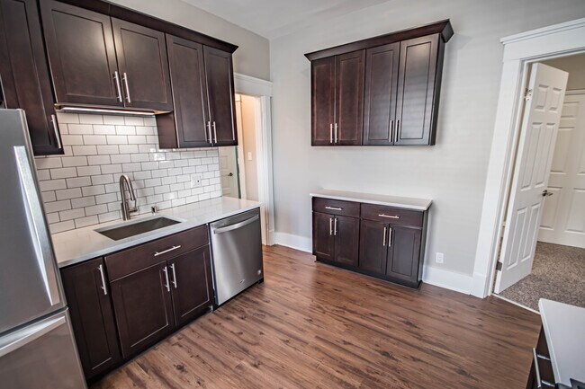 1028 E Pearson St unit 1030, Milwaukee, WI 53202 - photo 3