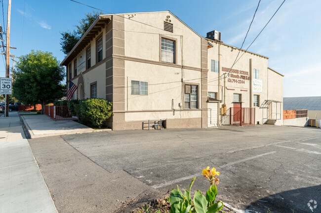 Princeton Montessori Academy is located in Altadena, California.