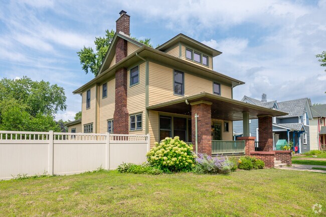 This foursquare is a good example of many of the homes in Near Northwest.
