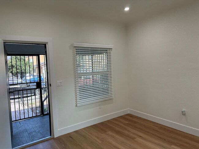 4858 Ascot Ave unit 4858, Los Angeles, CA 90011 - photo 5
