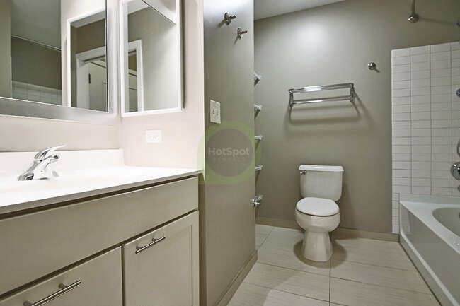 172 W Randolph St unit 1806, Chicago, IL 60601 - photo 6
