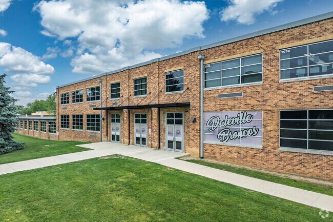 Daleville Junior/Senior High School has 451 students in grades 7-12.