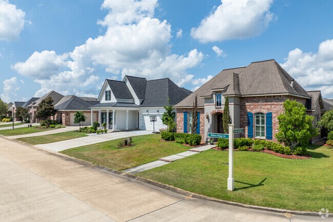 Many homes in Graywood boast clean, well kept front lawns.
