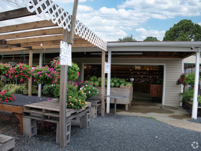 Indian River hosts a farmers' market for local farmers and fishermen.