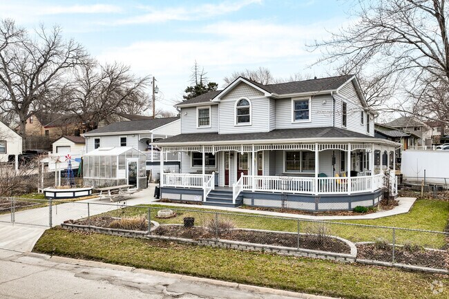 you will find several homes with large pouches in the Ralston neighborhood.