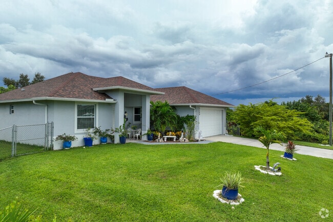 There are also larger family homes available in Sunshine neighborhood.