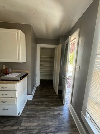 2236 Central Ave Unit 2nd Floor, Dubuque, IA 52001