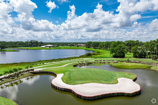 Sun N Lake features an extensive golf course around the scenic lakes.