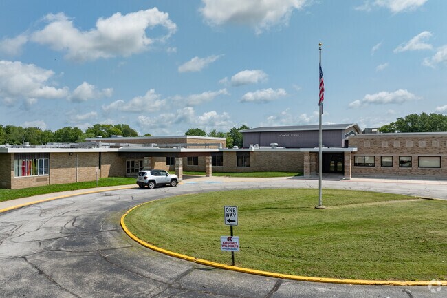 Sycamore Elementary School scored an overall C+ on niche.com.