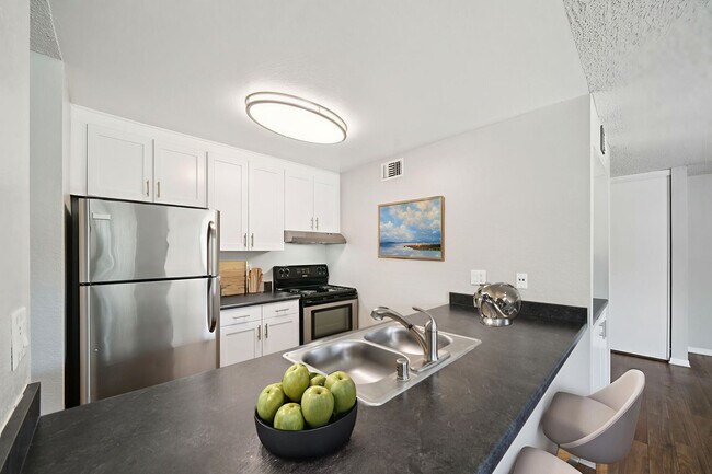 Boulder Creek, Riverside, CA 92507 - photo 2