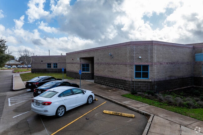 Burton Elementary has a student-teacher ratio of 12 to 1.