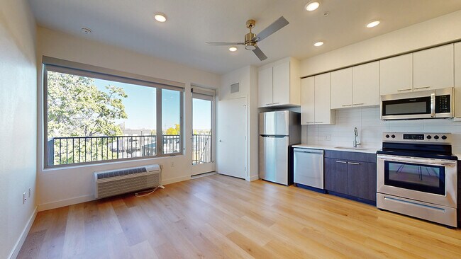 Studio/1BA, 305sf