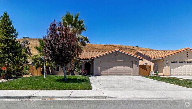 Beautifully landscaped homes are found through out San Miguel Paso Robles.