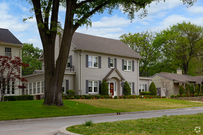 Federal Style homes in Maple Ridge give a classic American feel to the neighborhood.