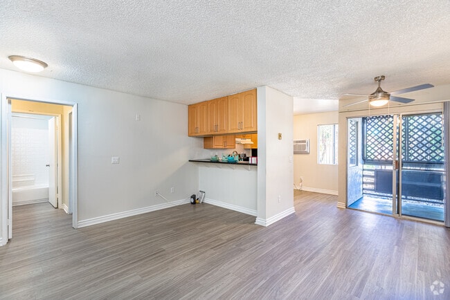 Chateau Spring Hill Apartments, La Mesa, CA 91941 - photo 5