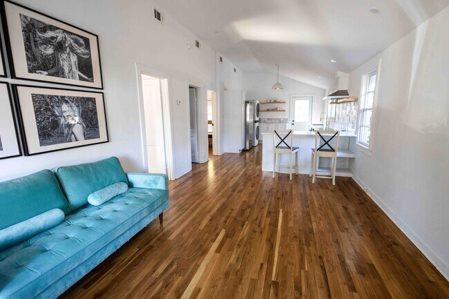 731 E 34th St, Savannah, GA 31401 - photo 4