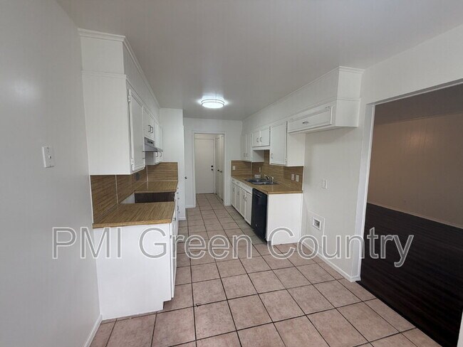 9832 E 37th St, Tulsa, OK 74146 - photo 5