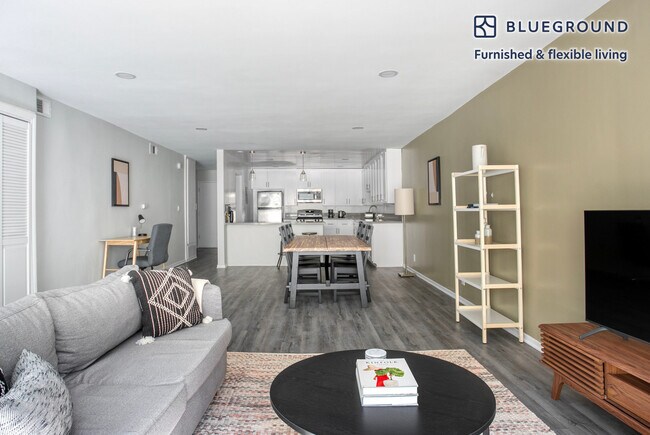 170 N Crescent Dr unit FL2-ID1032, Beverly Hills, CA 90210 - photo 3