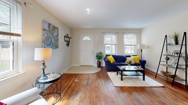 1075 Elm Rd, Halethorpe, MD 21227 - photo 2