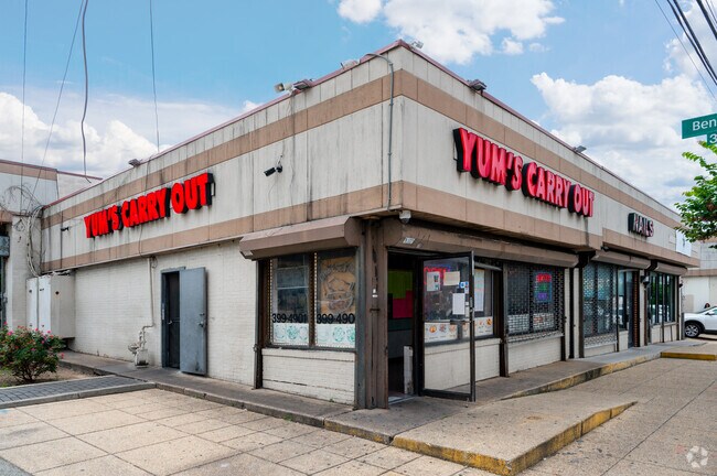 Yum's Carry Out near Benning is a casual Chinese stop that also serves sandwiches.