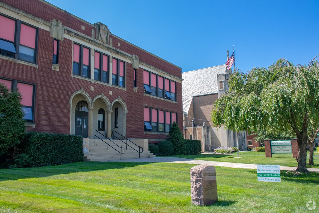 St Jerome Elementary School provides education in the neighborhood of 
North Collinwood