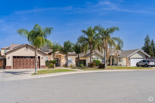 Palm trees adorn the homes in Parkview Estates.