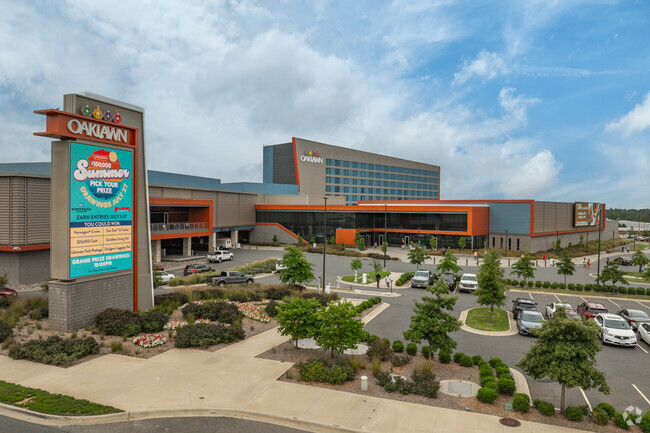 Lake Hamilton is located just down the road from Oaklawn Racing Casino Resort.