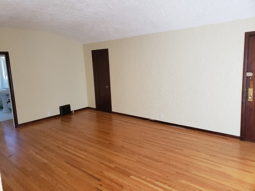 2137 Vine St unit 2137 1/2 Vine St, Los Angeles, CA 90068 - photo 1