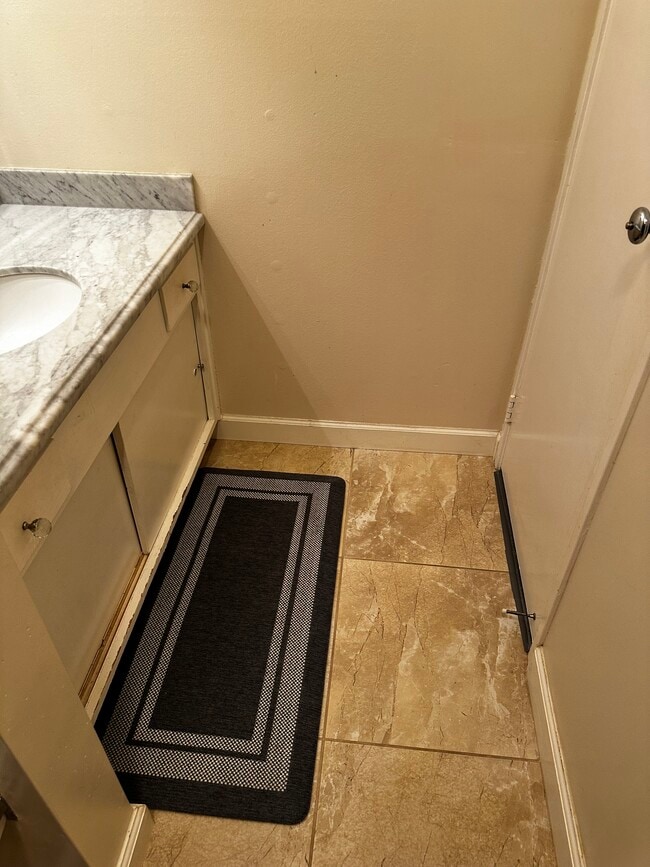 932 Peninsula Ave unit 932 peninsula ave ap, San Mateo, CA 94401 - photo 3