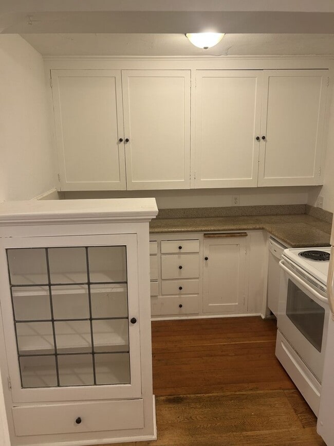 The Frederick Apartments, Seattle, WA 98105 - photo 2