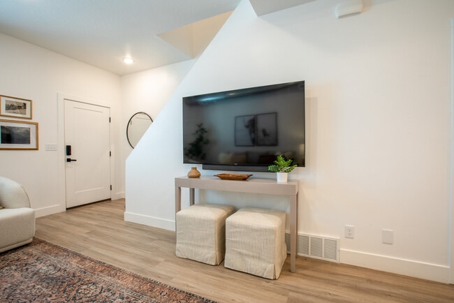 909 W Euclid Ave unit ID1249912P, Salt Lake City, UT 84104 - photo 3