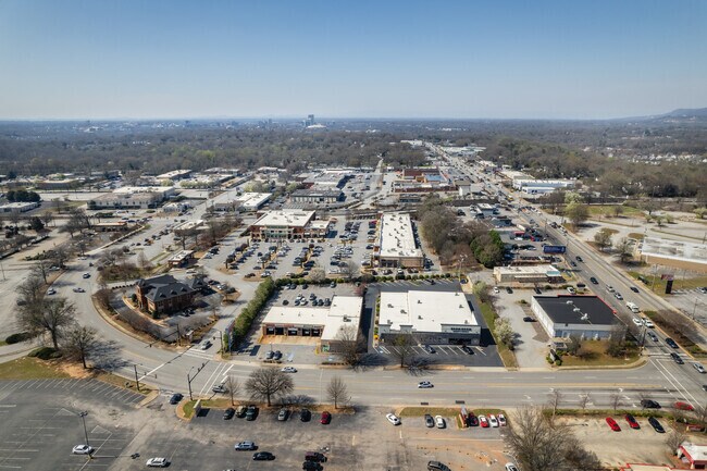 Laurens Rd is one of the major freeways going through Nicholtown.