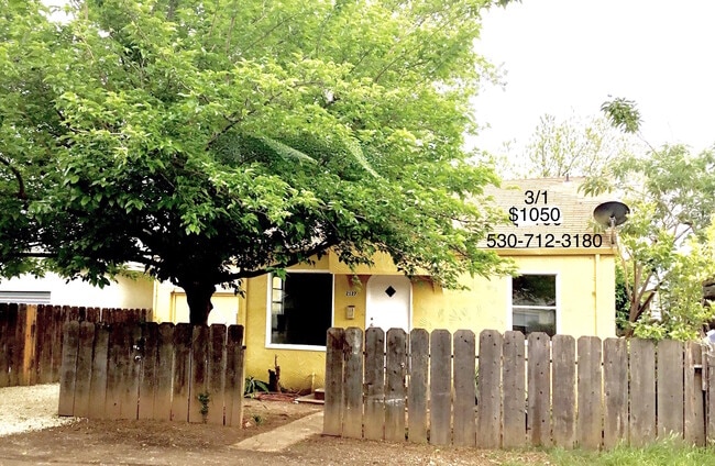 2127 B St, Oroville, CA 95966 - photo 6