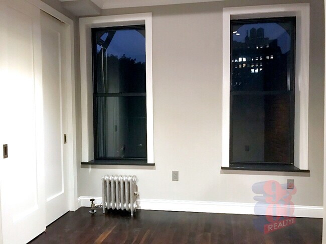 246 Mott St unit 17, New York, NY 10012 - photo 4