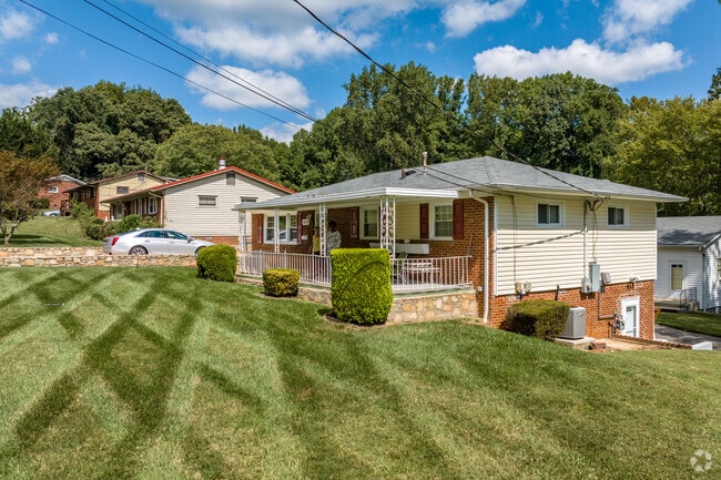 Ranch-style homes are the most common in the Morningside Manor neighborhood.