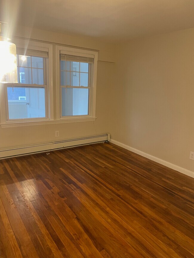 38 Madison St, Newburyport, MA 01950 - photo 5