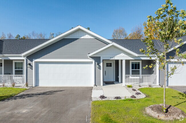 The Flats of Acme Village, Williamsburg, MI 49690 - photo 3