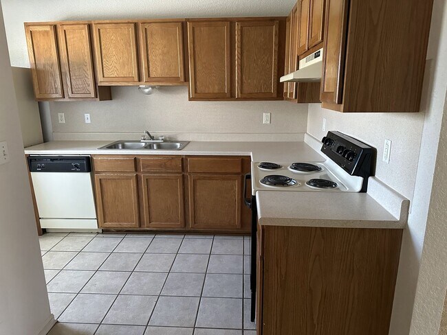 205 Lydia Dr unit C, Killeen, TX 76541 - photo 2