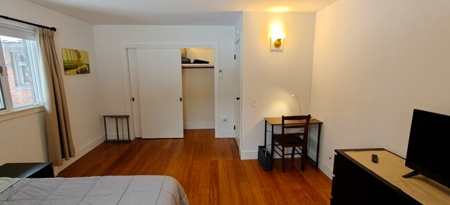 196 W Ridge Terrace unit Upper Room, Rutland, VT 05701 - photo 4